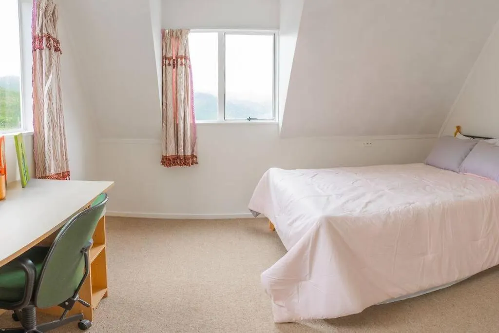 Holiday home Big Sale In Winter Three Bedrooms Two Bathrooms In Karori Wellington